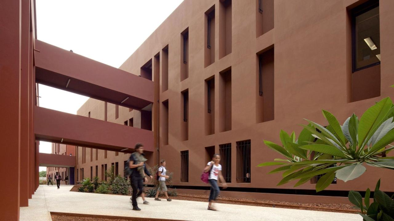 Groupe scolaire français Jean Mermoz à Dakar, Sénégal - Terreneuve arch. Groupe scolaire français Jean Mermoz à Dakar, Sénégal - Terreneuve arch.