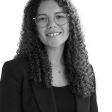 Personne de sexe féminin, souriante