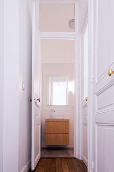04-appartement-paris11-salle-de-bain-bois-blanc.jpg