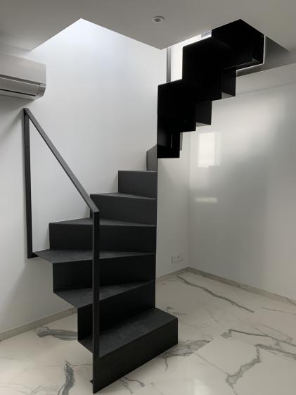 Escalier acier minimaliste