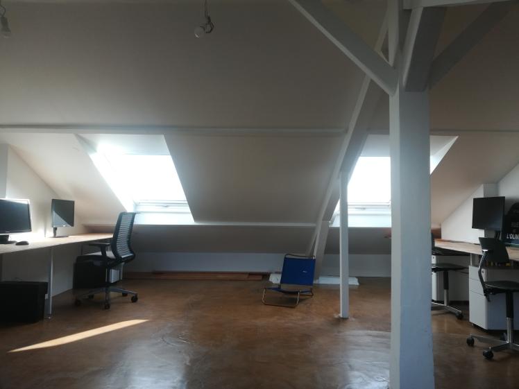espace cental, aujourd'hui il t a une salle de réunion