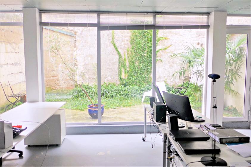 vue 2 sur la salle de travail 4 postes