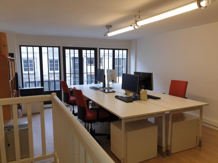 etage R+1 avec postes de travail proposés à la location