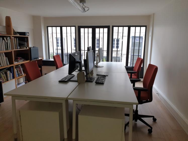 etage R+1 avec postes de travail proposés à la location