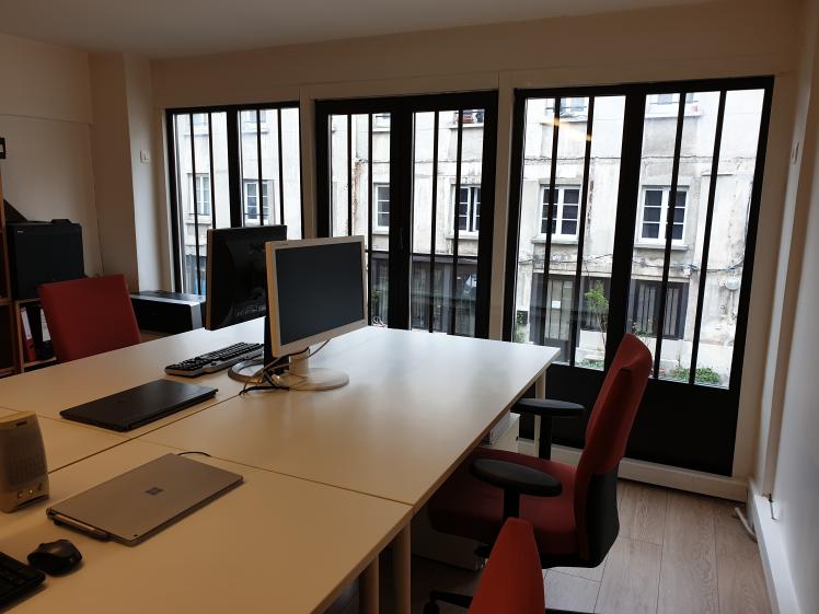 etage R+1 avec postes de travail proposés à la location