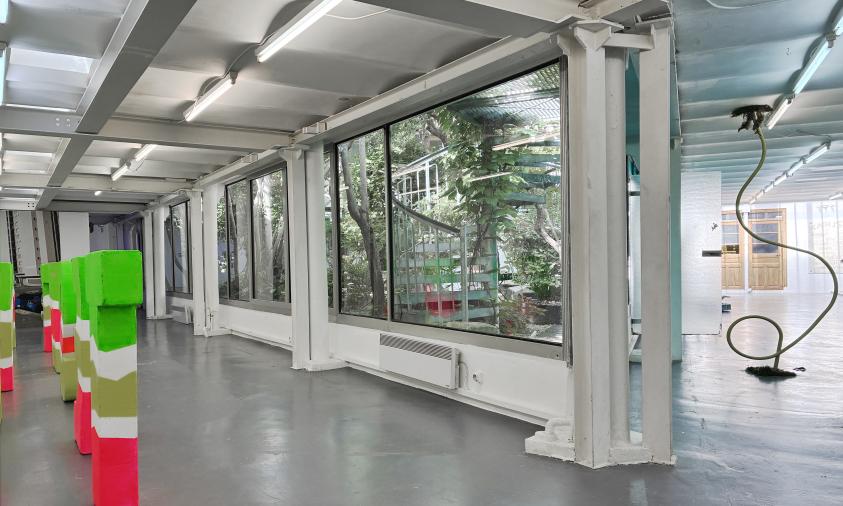 Un espace de travail le long du patio - Aile Sud 