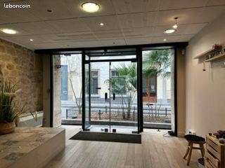 LOCAL PROFESSIONNEL & COMMERCIAL LUMINEUX de CARACTERE - 81 M2 - PARIS 10ème - Rue piétonne végétalisée calme Paris 10ème – Porte Saint-Martin – rue Gustave Goublier / Gare de l’EST