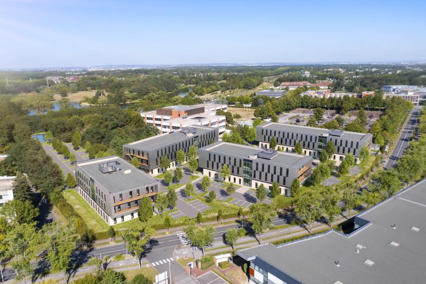Insertion aérienne d'un ensemble de bâtiments tertiaires en région parisienne.