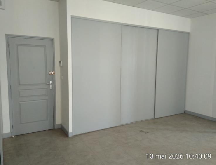 vue placard droit et porte entrée