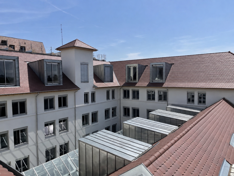 le bâtiment Administration à la Coop, vu depuis l'atelier