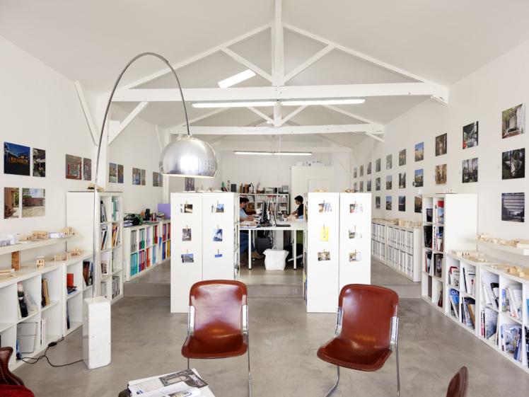 Un grand atelier en rez-de-chaussée à partager à Bordeaux bastide