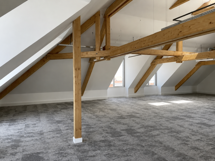 Atelier d'architecte double hauteur 208 m²