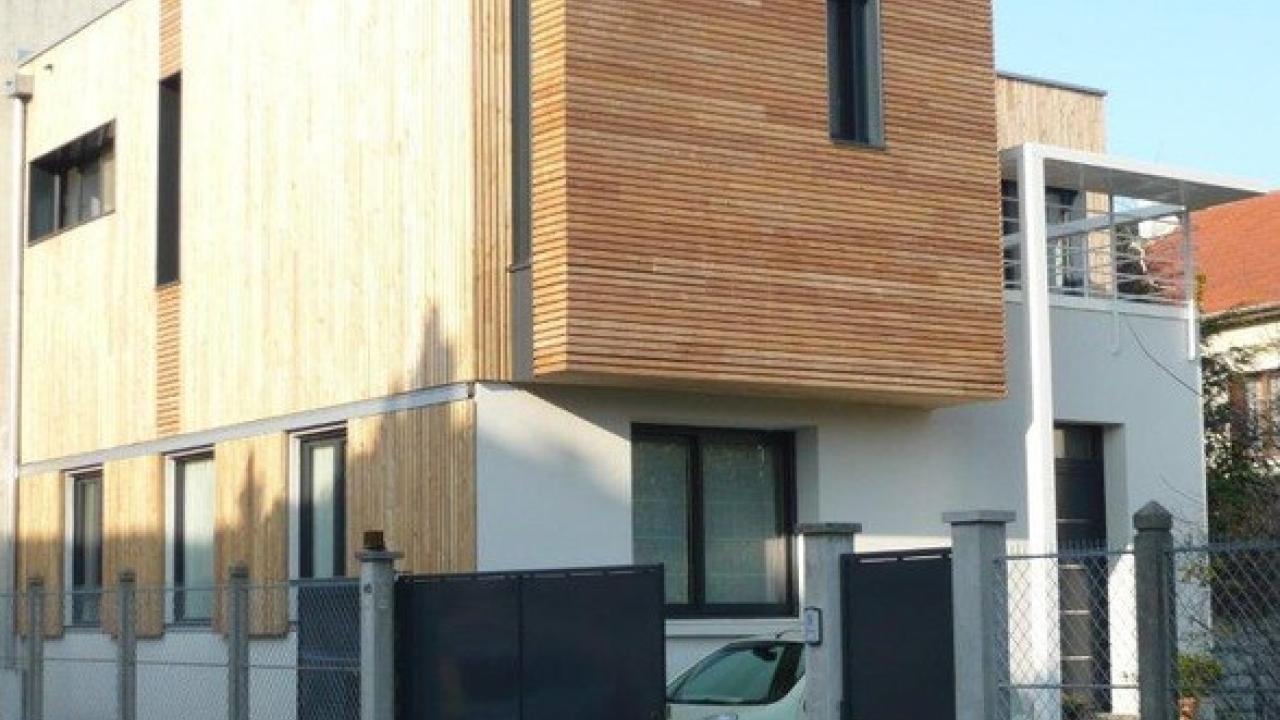 Réhabilitation basse consommation et agrandissement d'une maison individuelle à Villejuif (Odile Veillon arch. © architecte). Réhabilitation basse consommation et agrandissement d'une maison individuelle à Villejuif (Odile Veillon arch. © architecte).