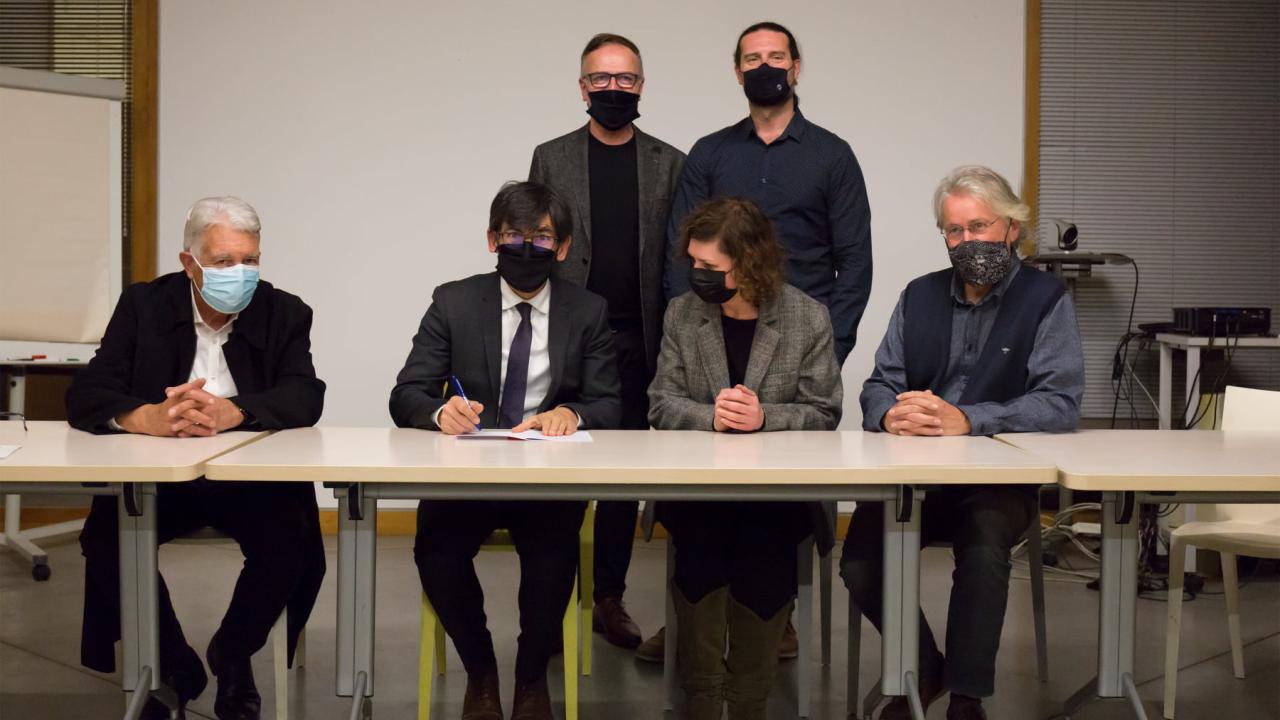 photo_signature_pacte_hmonp.jpg photo_signature_pacte_hmonp.jpg