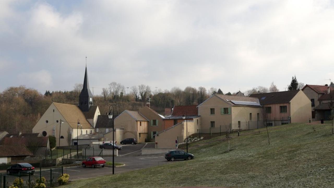 réhabilitation lourde d'une ferme en coeur de village. création de 10 logements sociaux collectifs réhabilitation lourde d'une ferme en coeur de village. création de 10 logements sociaux collectifs