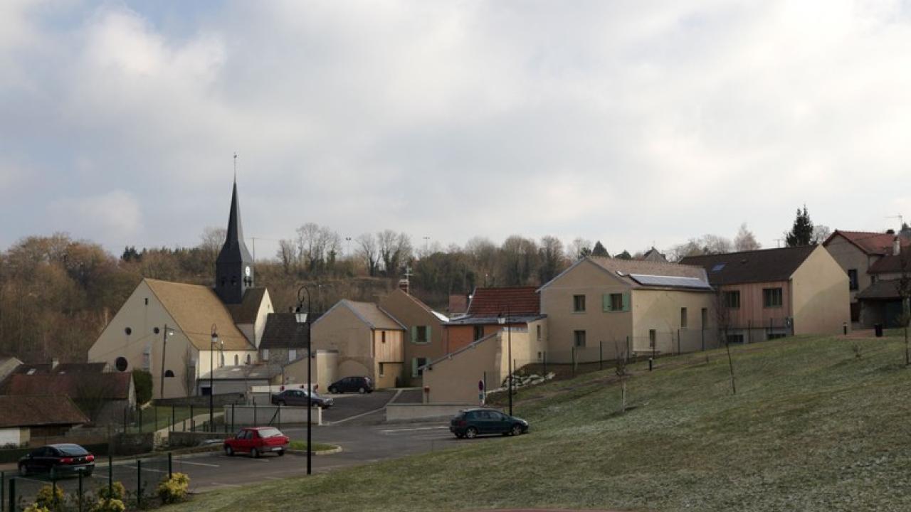  réhabilitation lourde d'une ferme en coeur de village. création de 10 logements sociaux collectifs