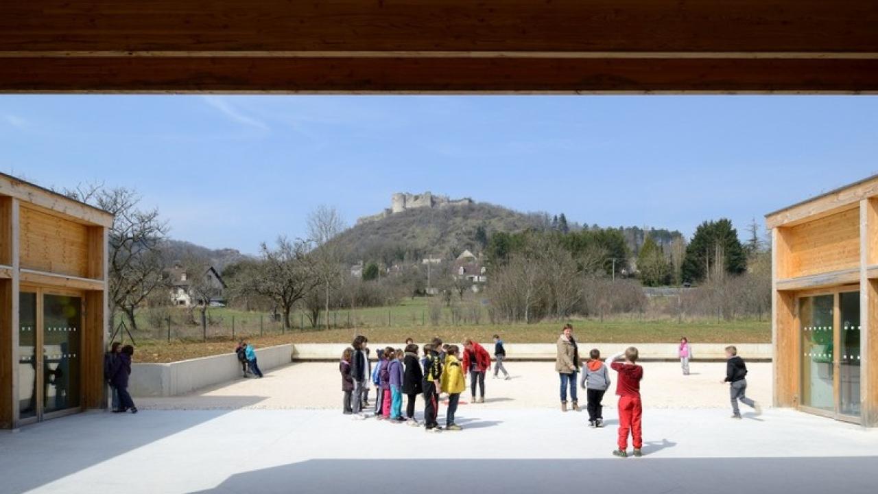 Bâtiment d'accueil à vocation péri et extra scolaire Bâtiment d'accueil à vocation péri et extra scolaire