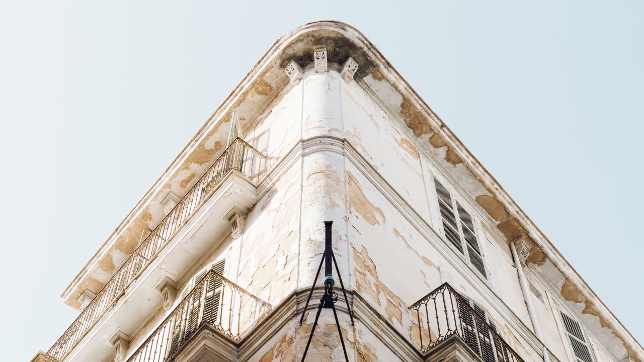 bottom-view-corner-building