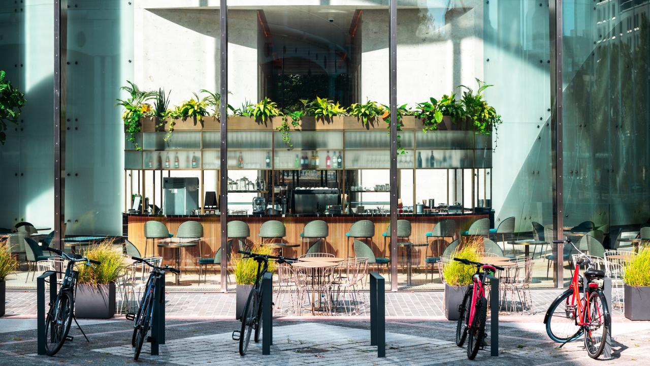 cafe-with-modern-interior-frankfurt-germany