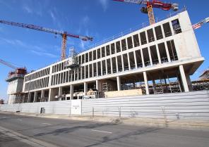 1200px-chantier_de_construction_de_luniversite_paris_saclay_sur_lavenue_de_la_vauve_a_palaiseau_le_18_fevrier_2018_-_10.jpg
