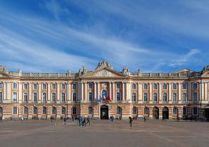 1599px-toulouse_capitole_libre.jpg