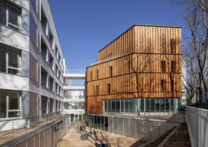 Transformation de bureaux en 139 chambres étudiantes