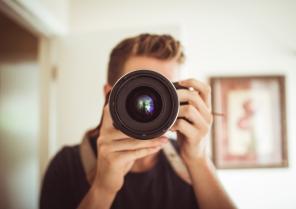 people-camera-photography-photographer-portrait-lens-698770-pxhere.com_.jpg