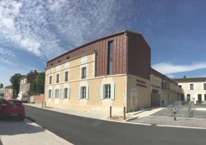 Vue du Pôle Enfance depuis la rue