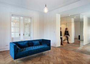 Couloir central en mur miroir