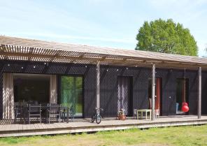 Une terrasse ajustée en fonction des usages. Projet Diagonal / whyarchitecture