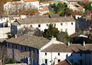 Vue lointaine du corps de bâtiment - état des lieux