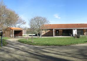 Vue d'ensemble des 4 maisons et des jardins, depuis l'Allée de Clermont