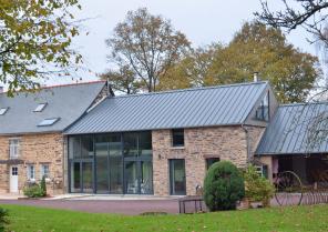 Introduire du bioclimatique dans la rénovation : trancher pour prendre la lumièr