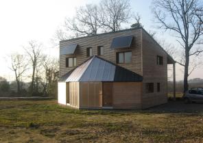 Maison solaire bioclimatique face sud
