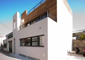 Maison de style industriel - bardage bois