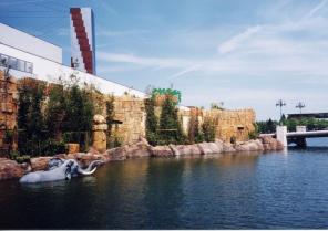 Façade sur le plan d'eau