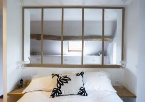 La verrière entre la chambre et le dressing