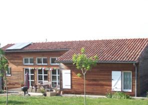 VUE ARRIERE - ouverture sur la vallée, et apports solaires coté colline