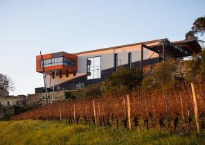 Construction d'un bâtiment cuvier et chai à barriques sur Saint Laurent des Comb