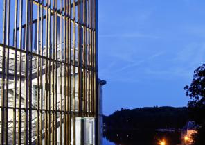 Vue sur le barrage du lac des Settons
