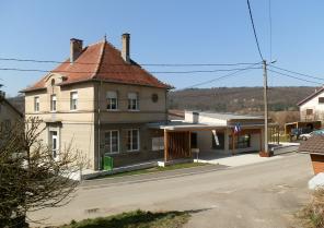 Parvis d'entrée Mairie-Ecole