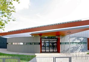 parvis d'entrée - rue Marquise de Sévigné