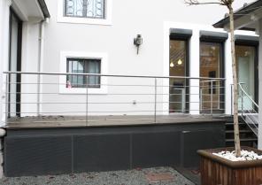 Rénovation d'une maison de maître en 2010, ajout d'une terrasse  client privé à 