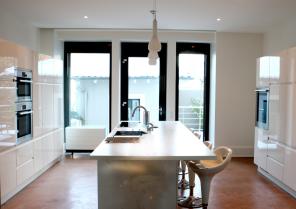 Rénovation d'une maison de maître en 2010, ajout d'une terrasse  client privé à 