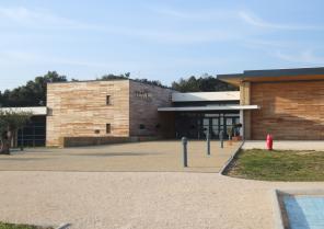 Le Visiatome , façade principale, entrée.