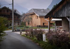 Réhabilitation d’une ferme en villa de location de standing – L’enveloppe est co