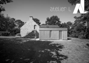 L'extension bois en discrétion depuis l'entrée sur le site