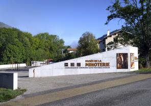 Coût : 269 529 € HT Surface extérieure aménagée : 880m2