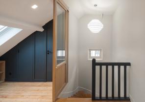 Bureau et escalier