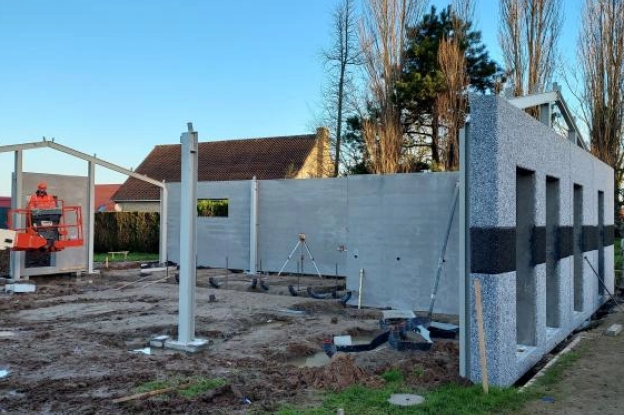 Construction de vestiaires douches avec club House